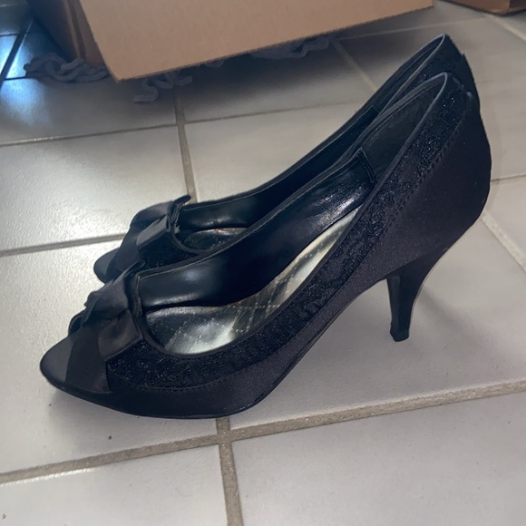 Open toe bow heels - Picture 3 of 6